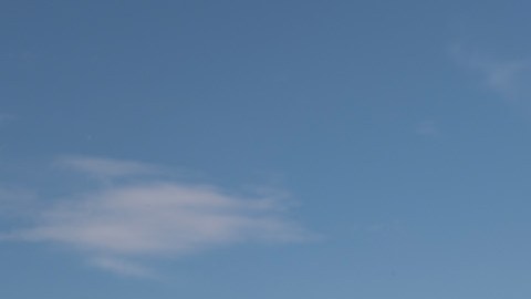 Toyota Corolla Cross 2026 en colores azul y rojo, SUV compacto con diseño robusto y moderno, ideal para la ciudad y la aventura.