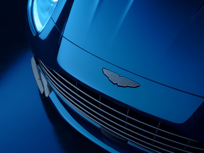 Aston Martin DB12 S tiene una estética que mejora su aerodinámica.