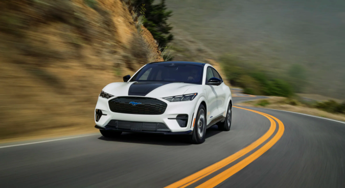 Mustang Mach-E California Special: diseño icónico y 480 hp eléctricos en 2026.