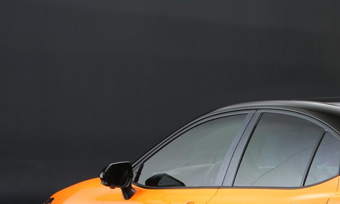 Toyota Camry GT-S Concept SEMA 2025 tiene un color llamado "infierno flare".