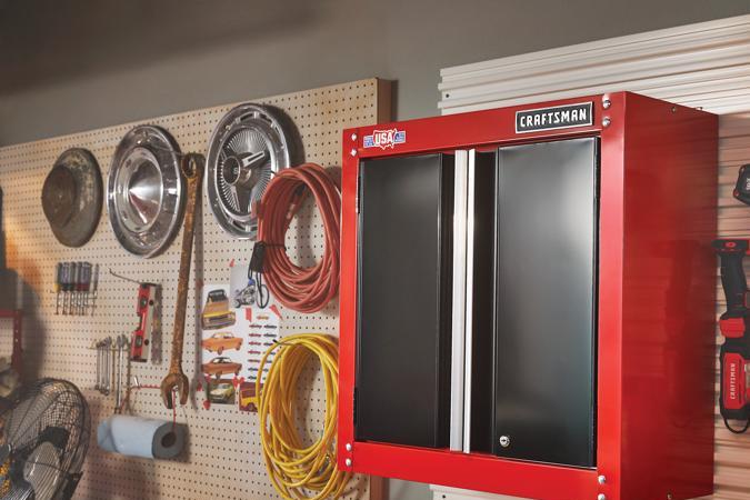 Gabinete de pared Craftsman de color rojo