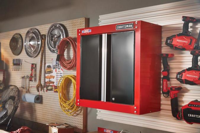 Gabinete de pared Craftsman de color rojo