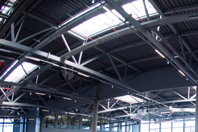 Volkswagen Golf GTI Clubsport 2026 en exhibición internacional, destacado por diseño y rendimiento superior en autos deportivos.