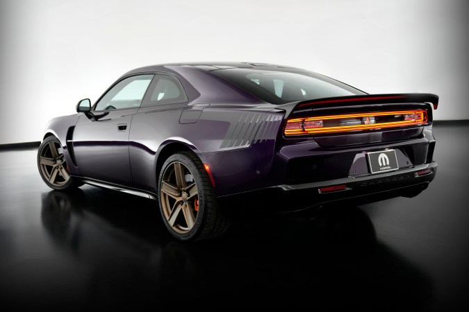 El concepto Moparized Dodge SIXPACK Charger presenta numerosos accesorios exteriores y de rendimiento de Mopar para el nuevo y moderno muscle car