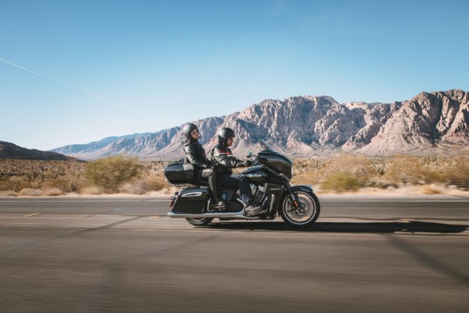 Indian Roadmaster en la carretera.