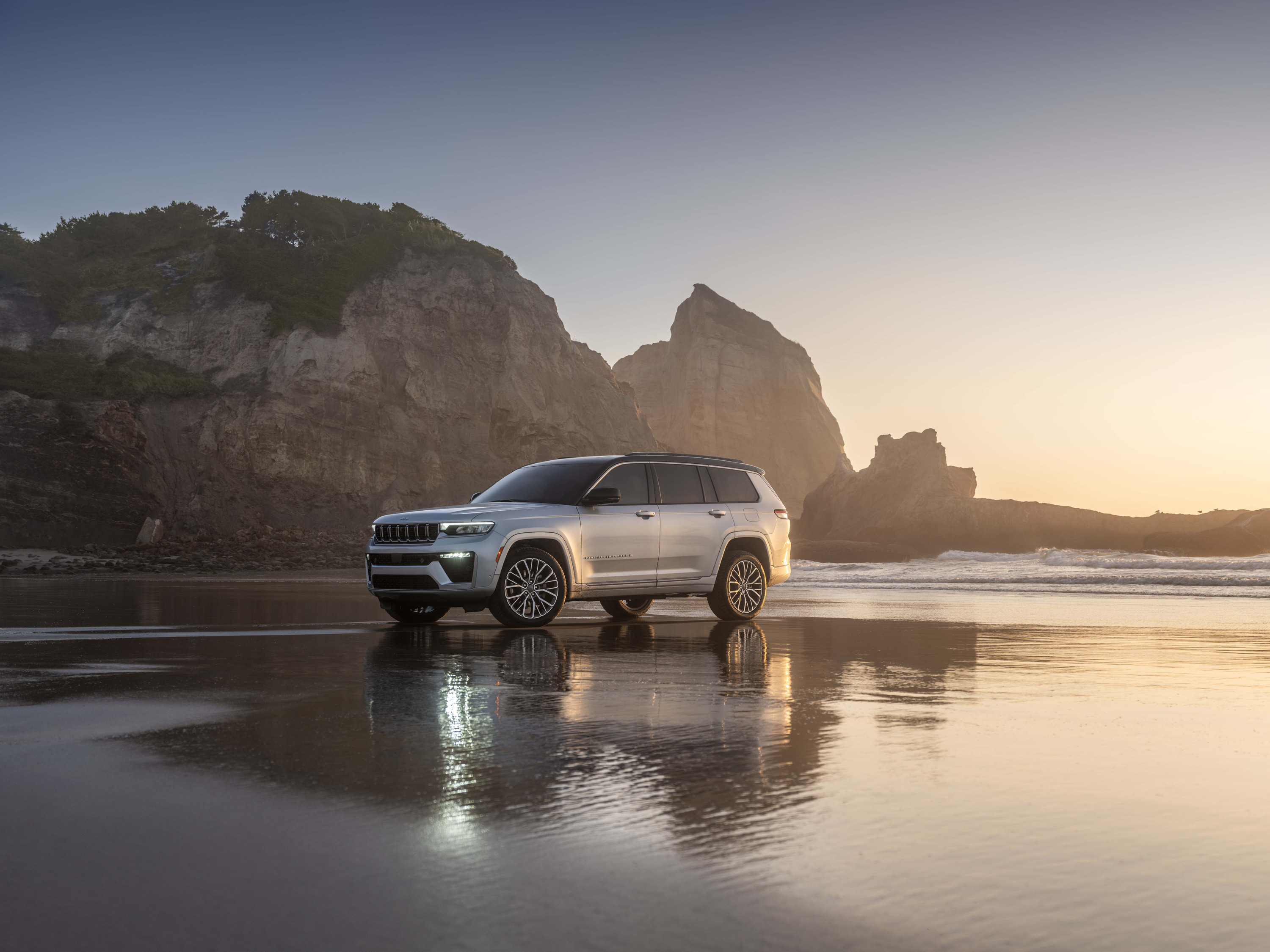 Jeep Grand Cherokee L 2026 tiene buenas capacidades todoterreno.