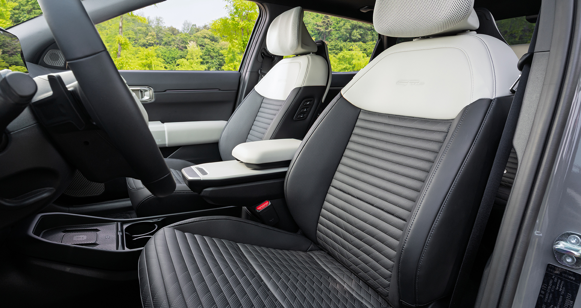 Kia EV4 tiene un interior espacioso y cómodo.