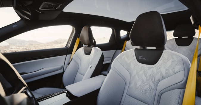 Polestar 3 2026 tiene un diseño interior cómodo.