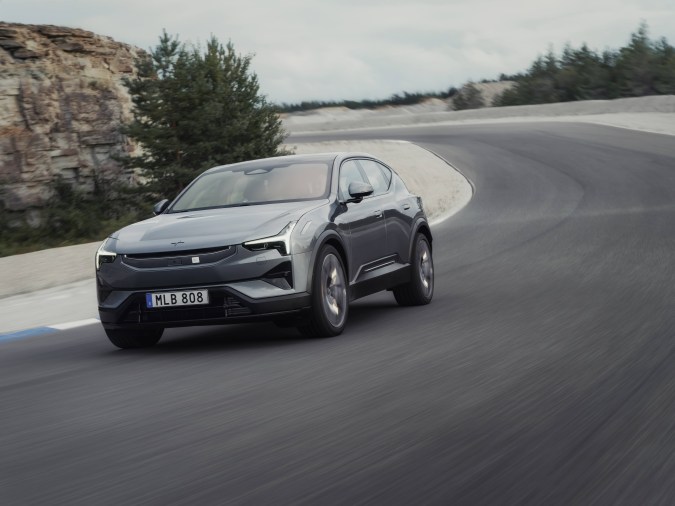 Polestar 3 2026 tiene más potencia con la versión Performance con más de 650 caballos de fuerza.