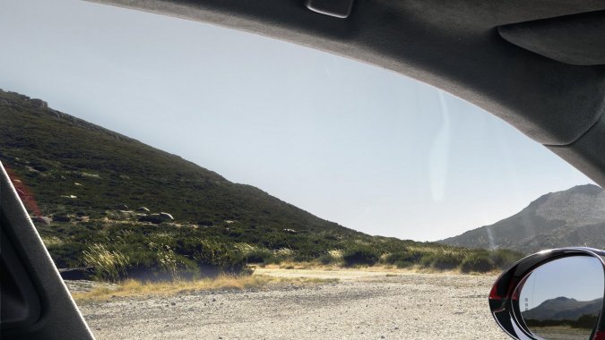 Porsche Macan GTS eléctrico 2026 tiene un interior centrado en la conducción.