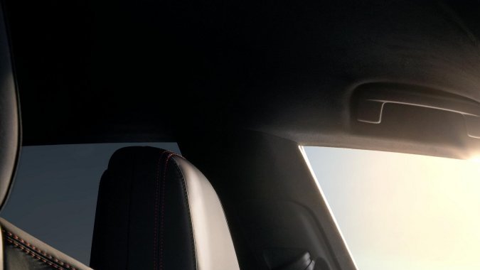 Porsche Macan GTS eléctrico 2026 tiene varios niveles de equipamiento con cuero y alcantara.