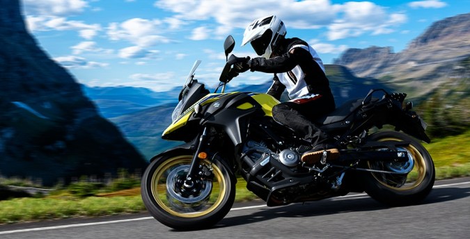Suzuki V-Strom 650XT en la ruta montañosa