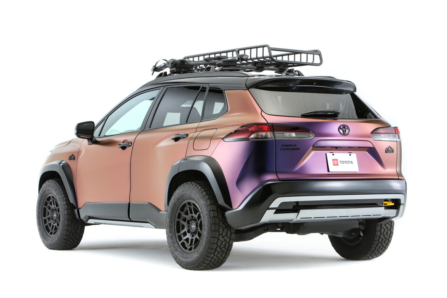 Toyota Corolla Cross Nasu Edition tiene un acabado color berenjena.