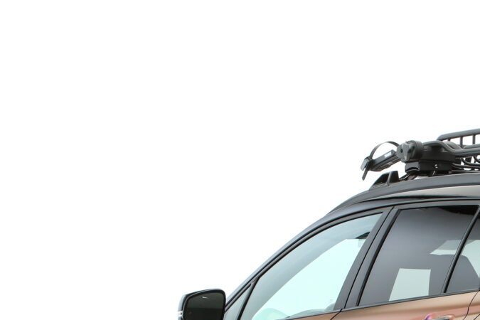 Toyota Corolla Cross Nasu Edition tiene un acabado color berenjena.