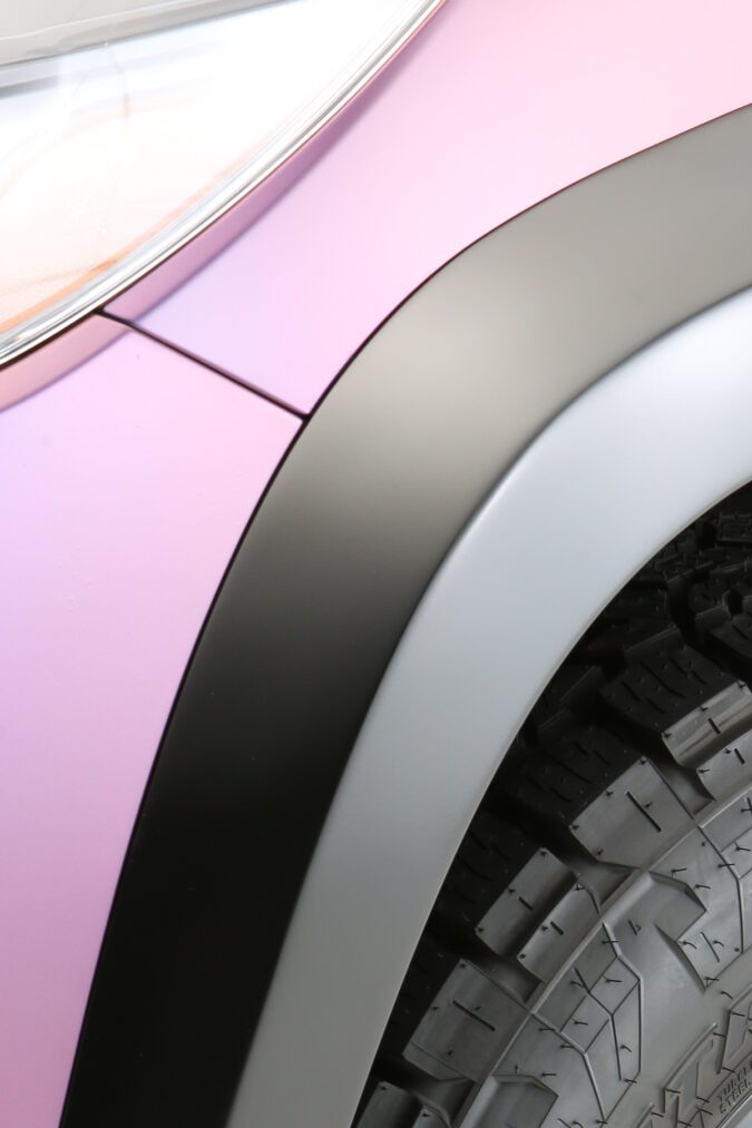 Toyota Corolla Cross Nasu Edition usa llantas todoterreno.