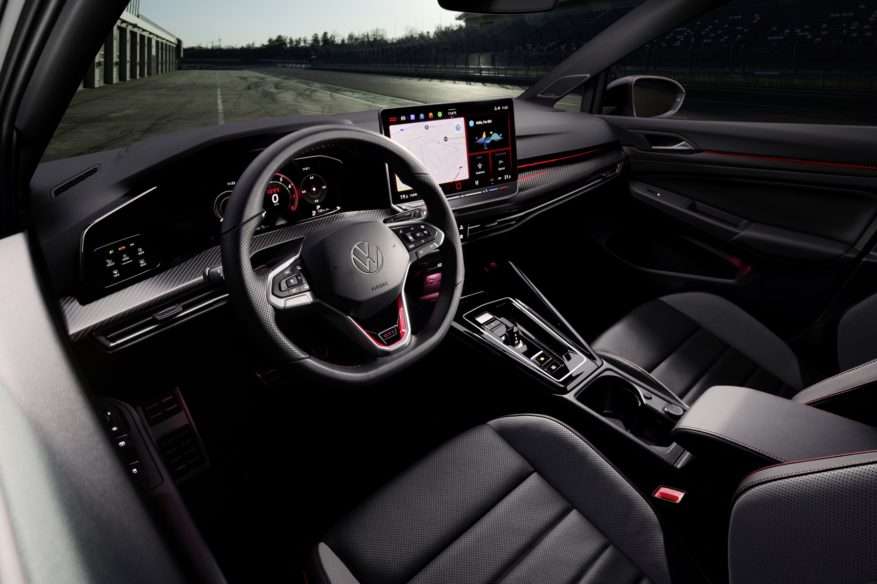 Interior Volkswagen Golf GTI Clubsport 2026: pantalla táctil, volante deportivo y acabados premium en auto líder del segmento.