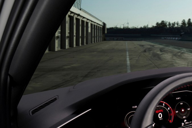 Interior Volkswagen Golf GTI Clubsport 2026: pantalla táctil, volante deportivo y acabados premium en auto líder del segmento.