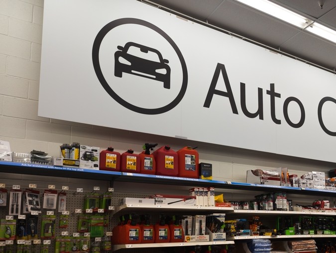 Pasillo de cuidado de automóviles Walmart en una tienda Walmart