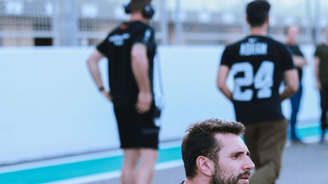 Los monoplazas de A2RL tienen un sistema de conducción autónoma.