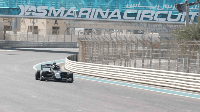 La A2RL corre en el circuito de Yas Marina en Abu Dhabi.