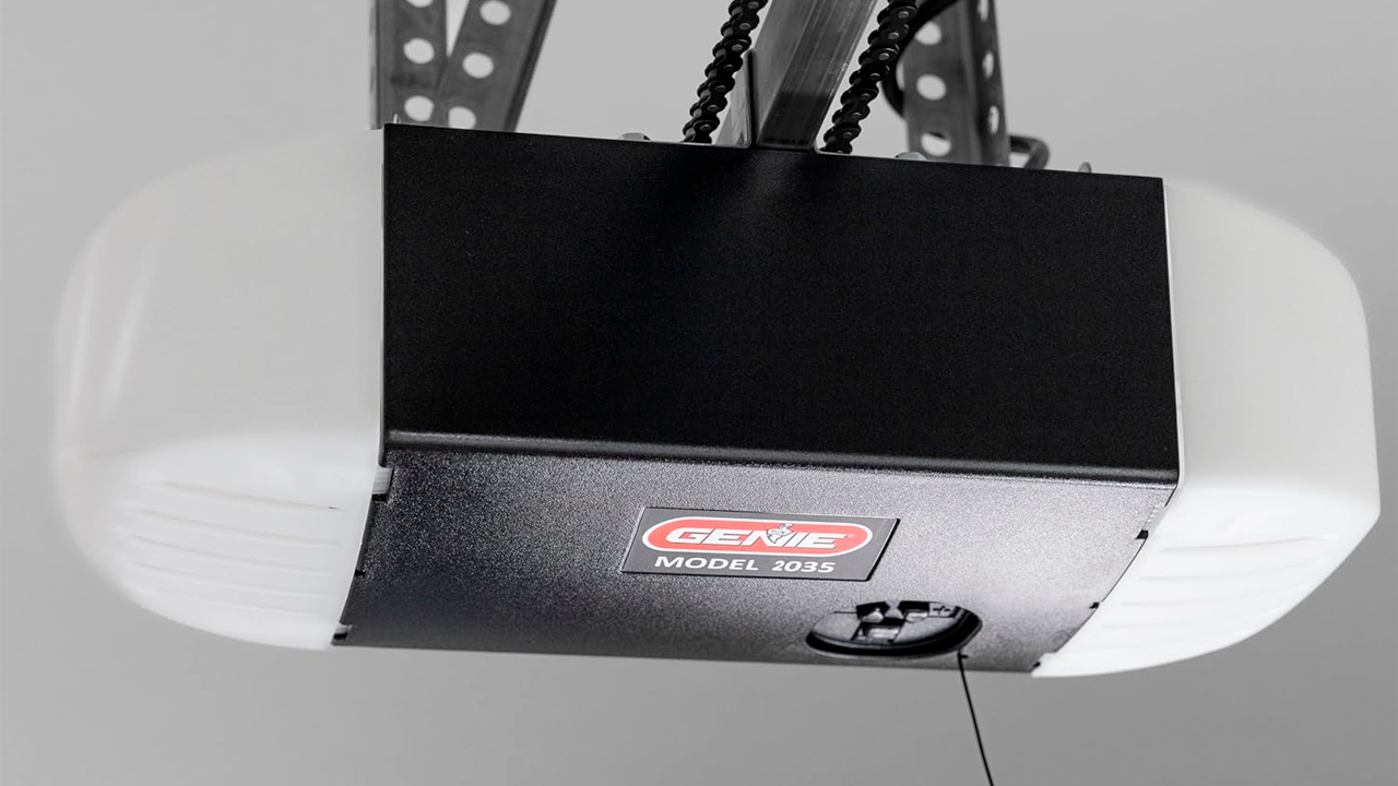 El abridor de puerta de garaje de Genie es uno de los más populares.