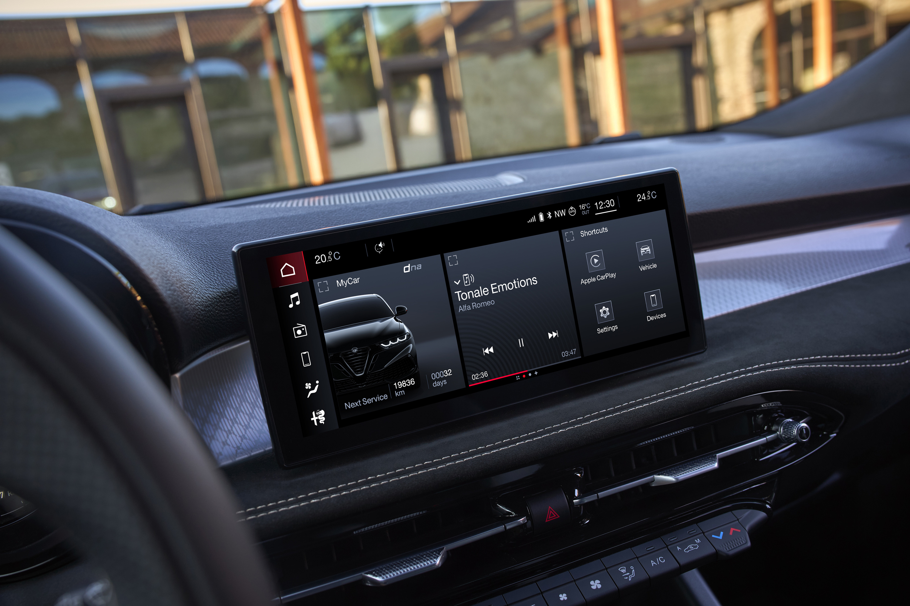 Alfa Romeo Tonale 2026 agrega nuevas tecnologías.