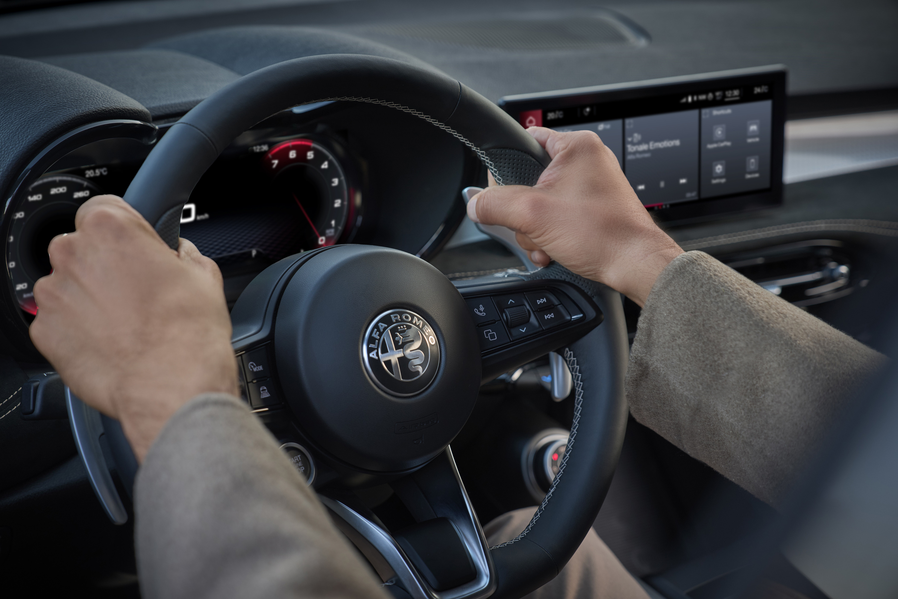 Alfa Romeo Tonale 2026 logra una conducción más suave.