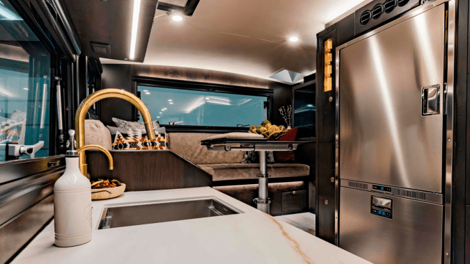 Earthroamer LTx tiene un buen espacio para cuatro personas.