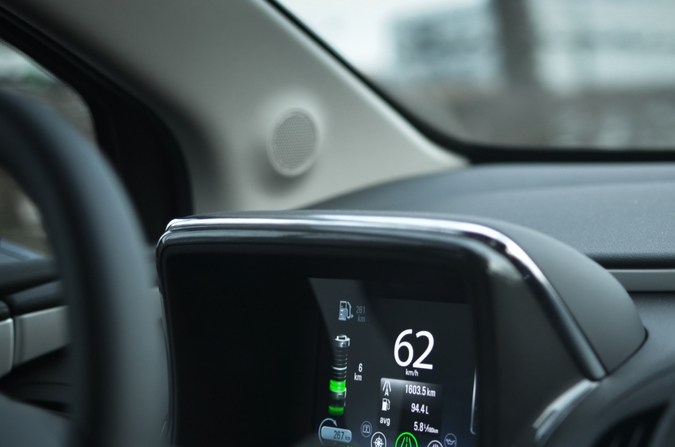 Mostrar en el tablero de mandos del coche híbrido