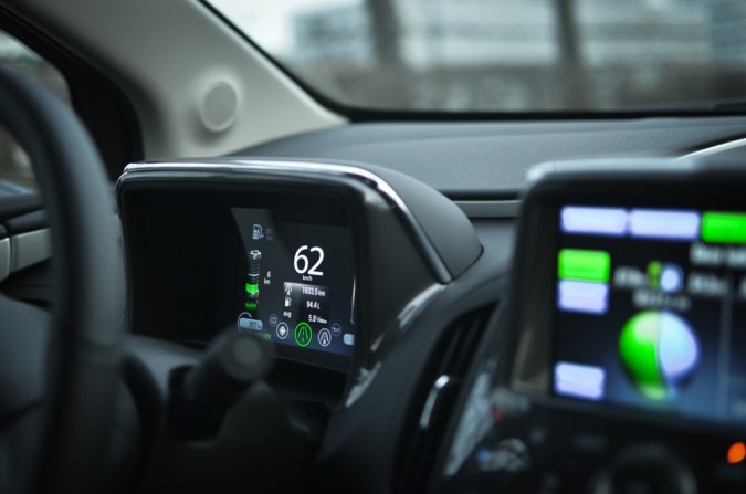 Mostrar en el tablero de mandos del coche híbrido