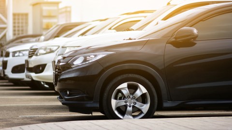 La mayoría de los autos económicos son cuatro cilindros.