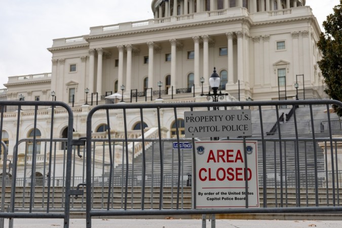 Shutdown EE.UU.: Retrasos en regulaciones EPA impactan certificaciones de autos 2026.