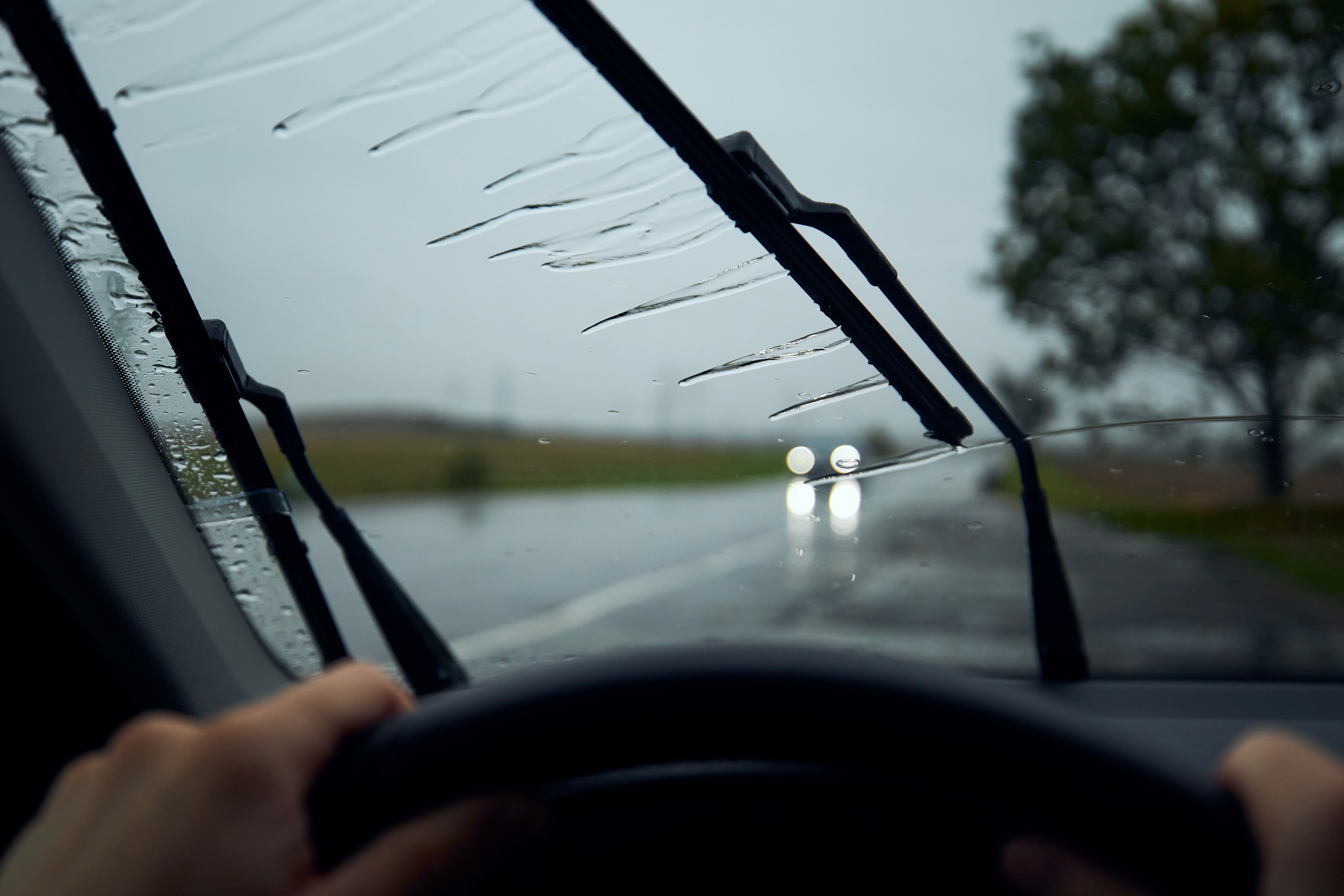 recomendaciones para conducir bajo la lluvia en georgia