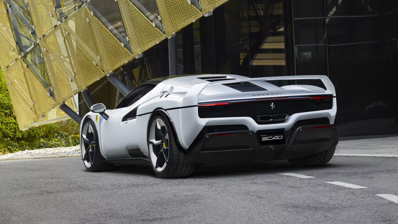 Ferrari SC40 toda la parte trasera fue rediseñada.