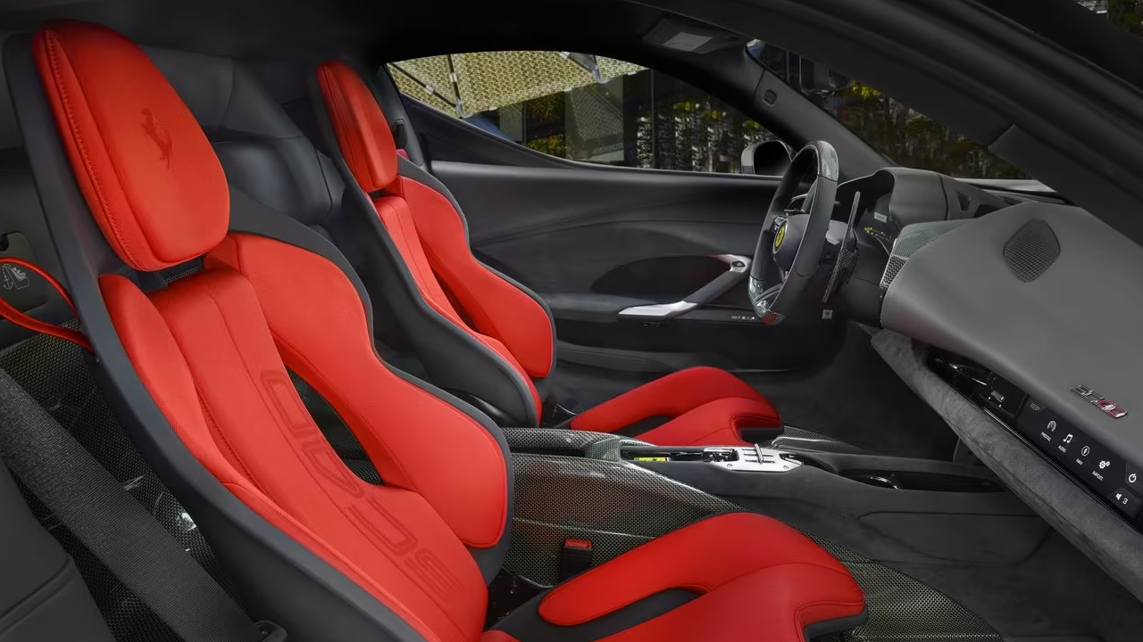 Ferrari SC40 tiene un interior personalizado.