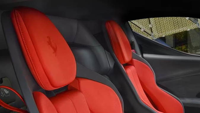 Ferrari SC40 tiene un interior personalizado.