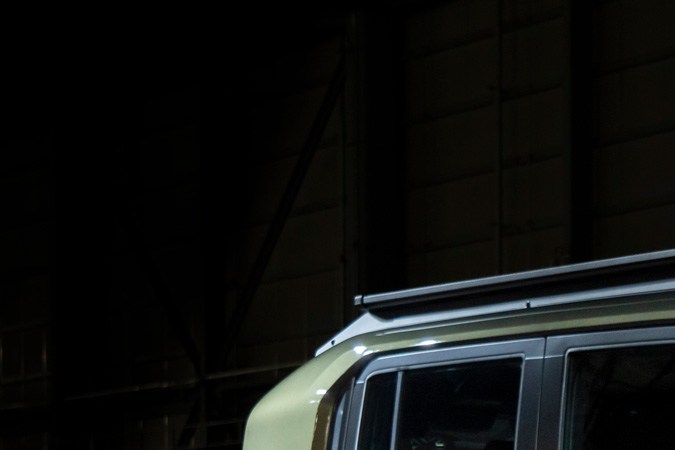 Toyota Land Cruiser FJ verde 2025: diseño robusto todoterreno con snorkel y rines negros potentes.