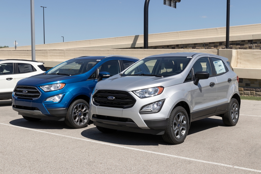 Ford Escape en un concesionario. Ford ofrece los modelos Escape in S, SE, Hybrid y Titanium.