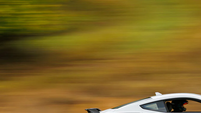 Ford Mustang EcoBoost RTR 2026 tiene una potencia de 315 caballos de fuerza.