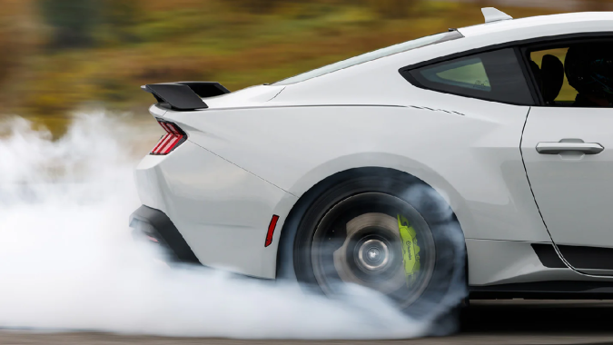 Ford Mustang EcoBoost RTR 2026 tiene gran potencia para derrapar.