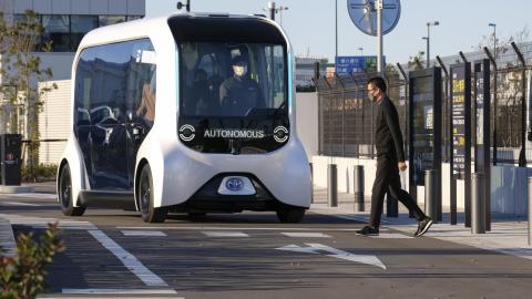 Descubre el Toyota E-Palette 2026, el autobús eléctrico futurista que redefine la movilidad urbana.
