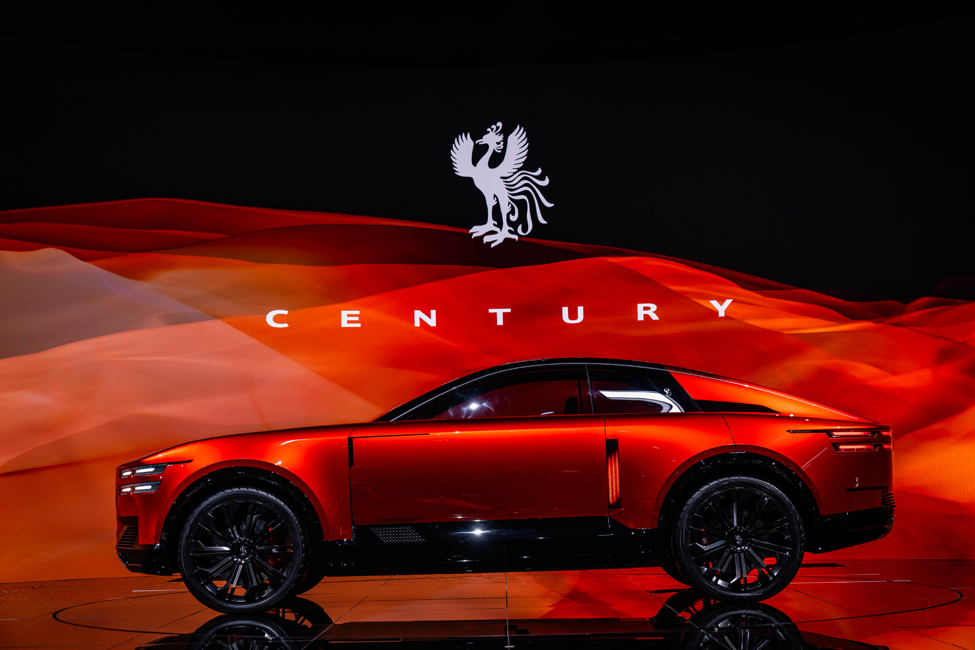 Century se desvincula de Toyota y lanza su nuevo cupé.