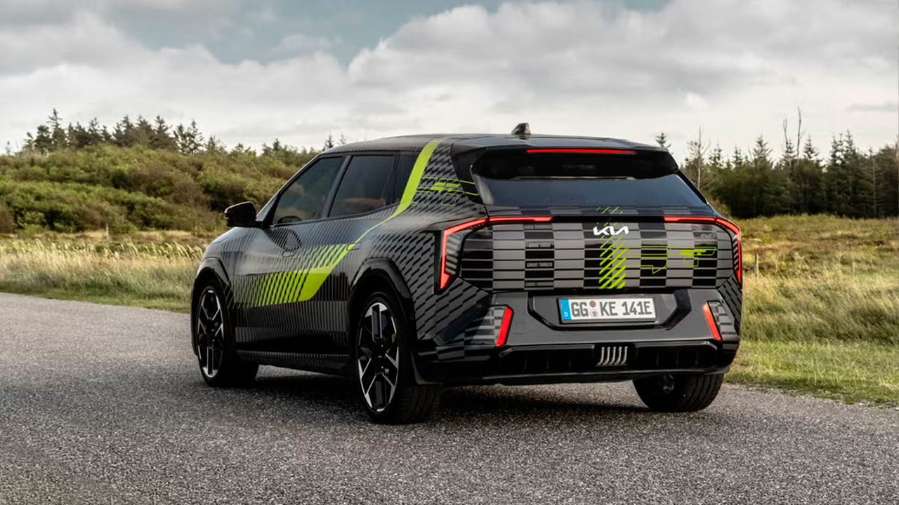 Kia EV4 GT 2026 fue mostrado en su versión hatchback.