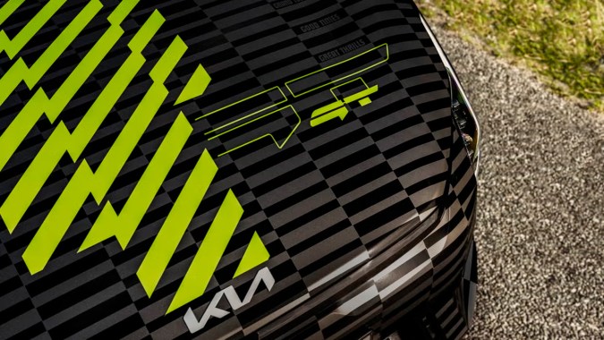 Kia EV4 GT 2026 tiene detalles tecnológicos futuristas.