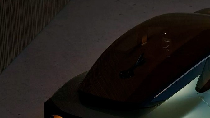 Lexus LS Coupe Concept destaca su portaequipaje con bandeja electrónica.