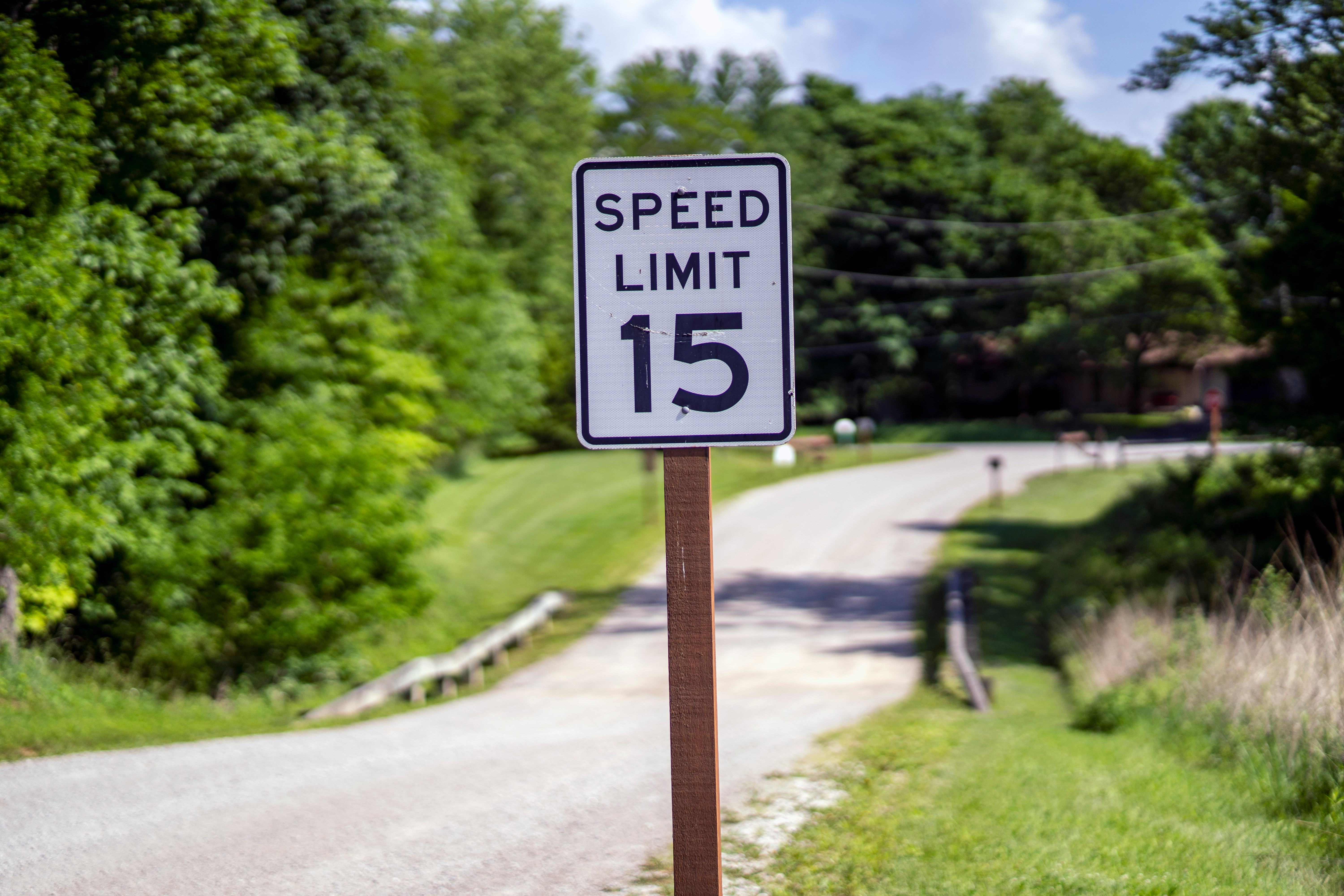 límite de velocidad bajo
