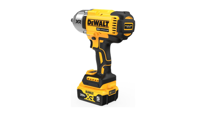 Llave de impacto inalámbrica DeWalt DCF900P1 es una gran opción profesional.
