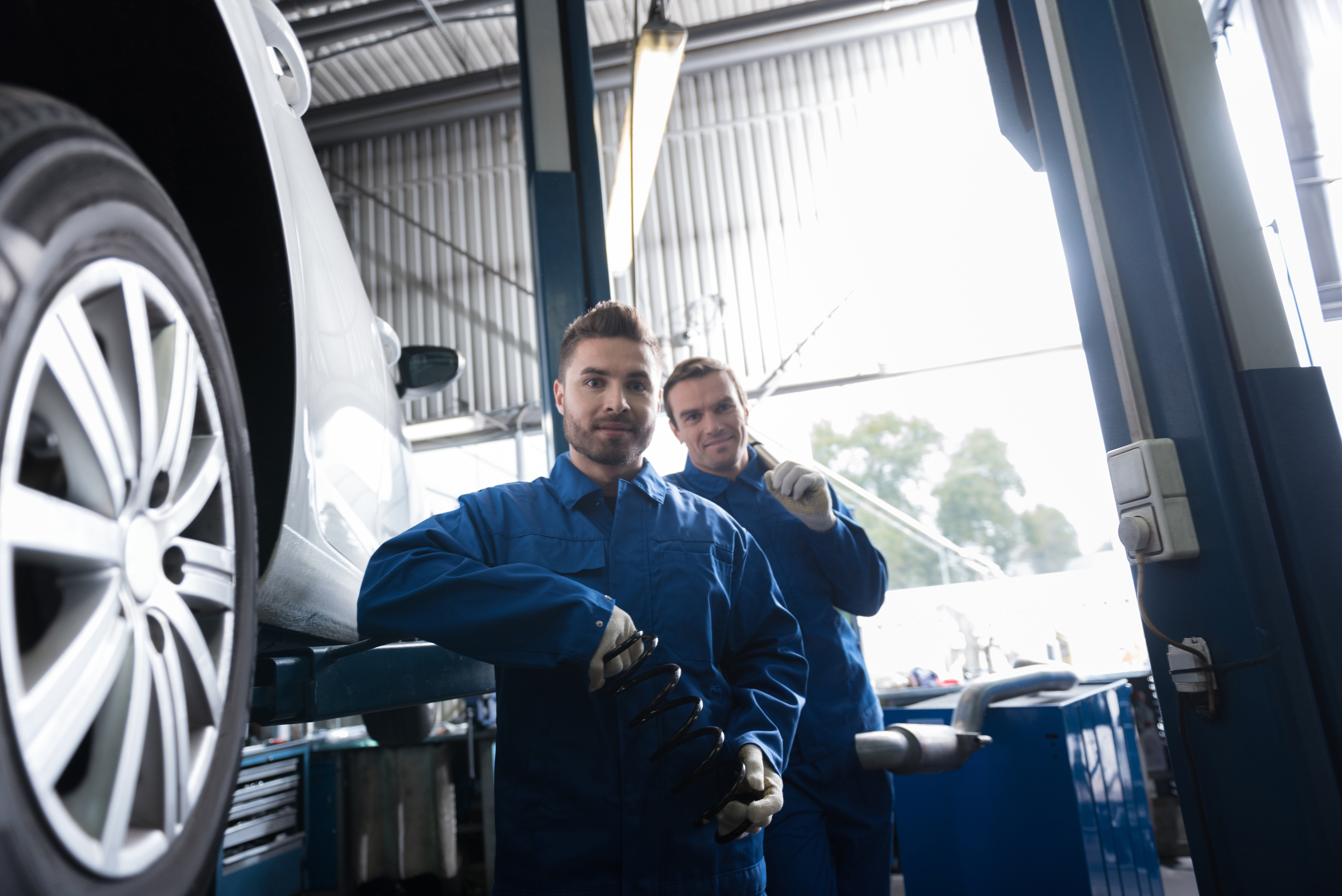 mecánicos certificados para mantener el auto