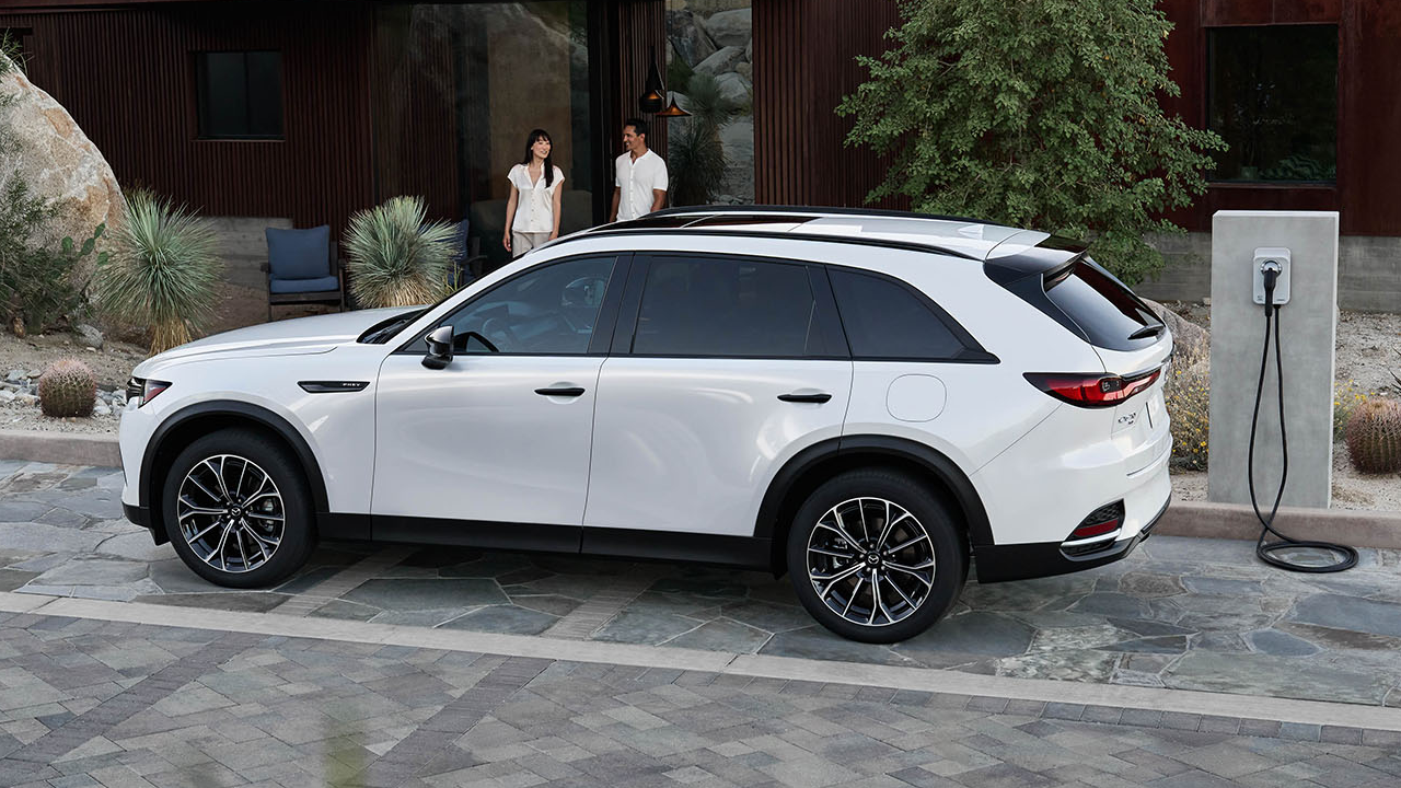 Mazda CX-70 2026 tiene en sus versiones híbridas, menor precio.