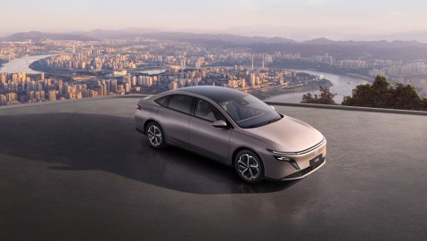 Nissan N6 incorpora un sistema híbrido enchufable.